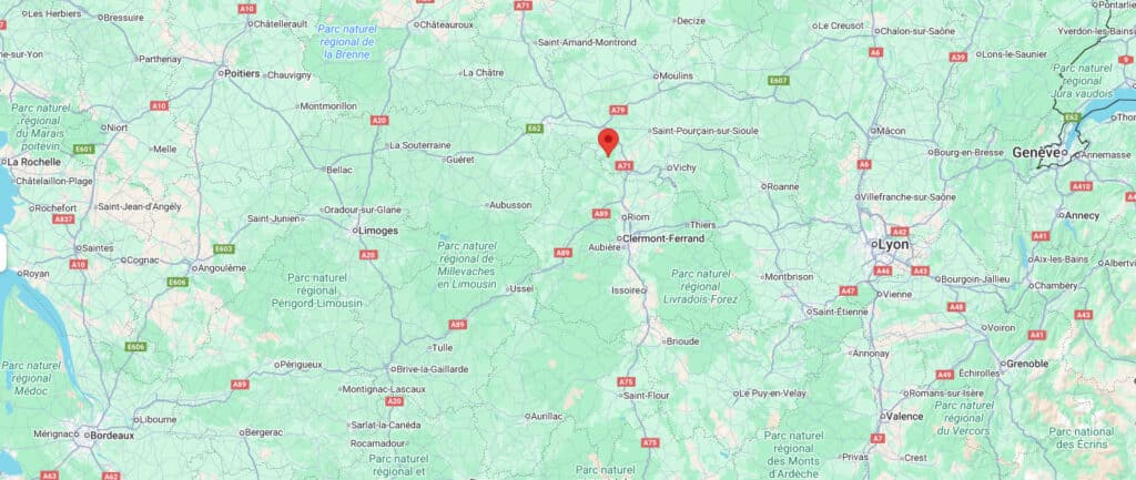 Carte routière de la France centrale et ouest avec les villes de Clermont-Ferrand, Limoges, Bordeaux, Lyon et les autoroutes A10, A71, A89. Un marqueur rouge est visible au nord de Clermont-Ferrand.